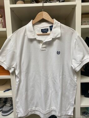 Chaps Men's Classic White Polo with Crest. Size XL. EUC.